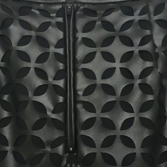 ‼Vince Camuto Leather Mini Skirt‼ - Picture 3 of 6